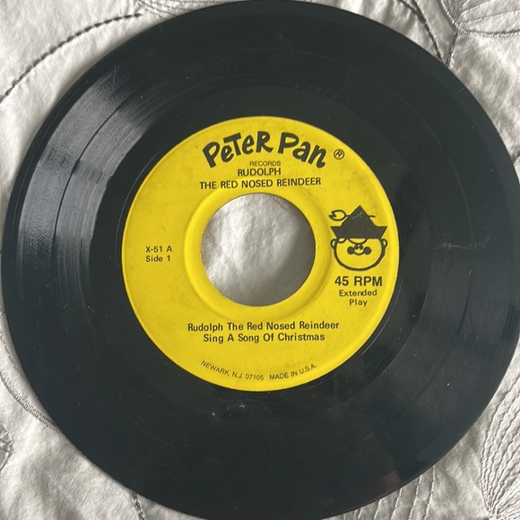 Set of 2 45s Rudolph the Red nosed reindeer & Santa Claus is coming to Town - Picture 4 of 8